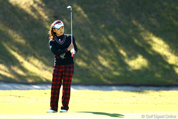 有村智恵、アプローチに苦戦するも首位は死守