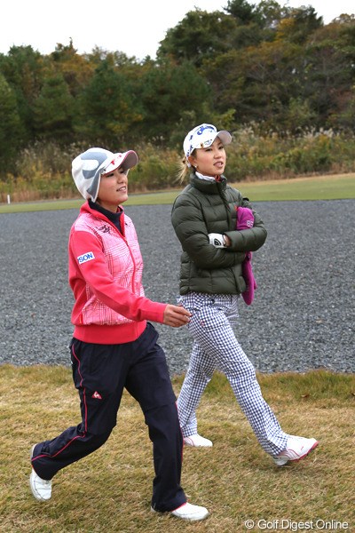 2012年 大王製紙エリエールレディスオープン 2日目 横峯さくら、上田桃子 人気の2人が同組でラウンド、2人も楽しそうだよね