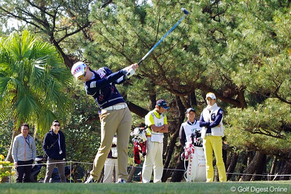 2012年 LPGAツアーチャンピオンシップリコーカップ 事前 木戸愛＆キム・ヒョージュ キム・ヒョージュのパッティングフォームが理想と話していた木戸愛。この日は練習ラウンドを共に。