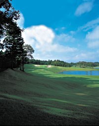 2003年日本プロは茨城県の美浦ゴルフ倶楽部で開催される 美浦ゴルフ倶楽部17番ホール。優勝争い大詰めに難ホールが待ち構える。