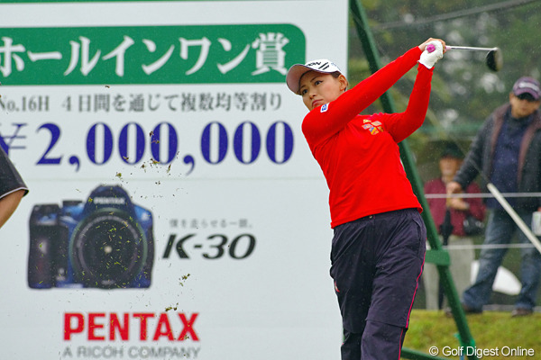 横峯さくらが地元で首位タイスタート！