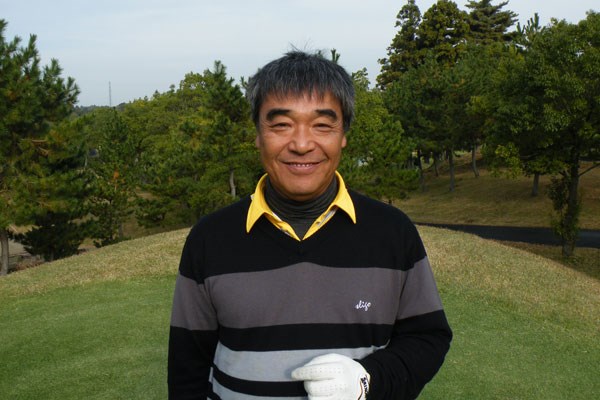 逆転で勝利を引き寄せ、2013年のシード権を獲得した萩原浩一。笑顔が光ります（写真提供：日本プロゴルフ協会）