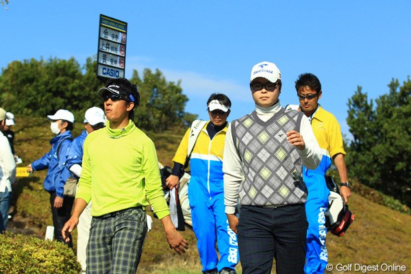 2012年 カシオワールドオープン 最終日 ハン・ジュンゴン 上井邦浩 残り3ホール、優勝争いは2人の一騎打ちに。