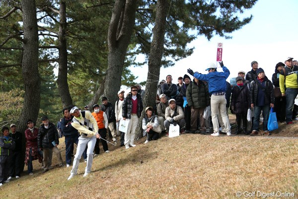 2012年 ゴルフ日本シリーズJTカップ 初日 小林正則 1番いきなり右へ曲げてしまったけどナイスリカバリー、4アンダー4位タイ