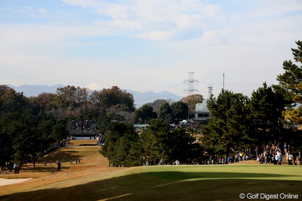 2012年 ゴルフ日本シリーズJTカップ 初日 富士山