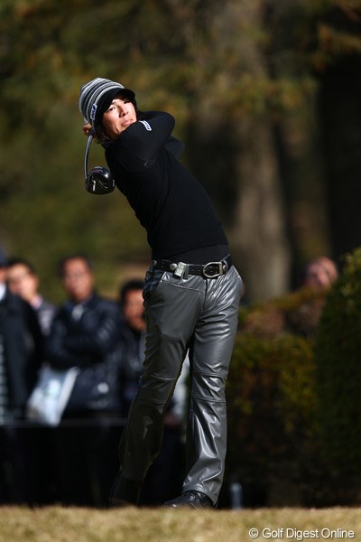 2012年 ゴルフ日本シリーズJTカップ 初日 石川遼 新ドライバーの感触も上々。石川遼は首位と6打差も7位でスタートした。