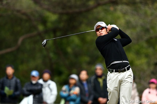 2012年 ゴルフ日本シリーズJTカップ 2日目 キム・キョンテ 開幕から2日間は石川遼と同組でプレー。3日目は最終組のひとつ前から藤田を追いかける。