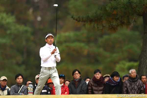 2012年 ゴルフ日本シリーズJTカップ 2日目 久保谷健一 初日3位タイと好発進した久保谷だったが、出入りの激しいゴルフで失速。