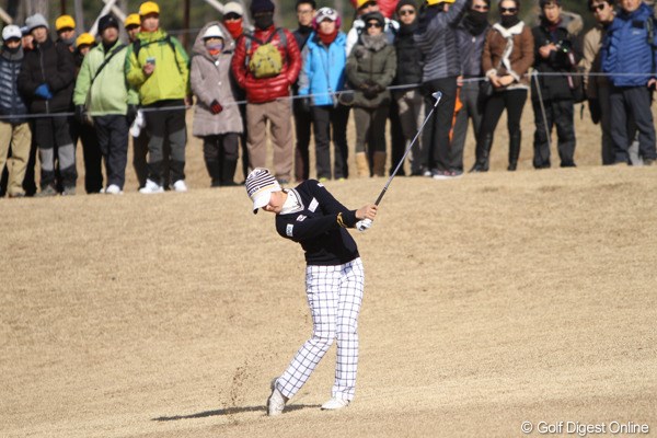2012年 日韓女子プロゴルフ対抗戦 初日 森田理香子 日本チーム唯一の勝利を飾った森田と若林の2人。