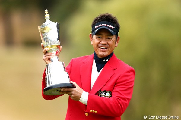 2012年 ゴルフ日本シリーズJTカップ 最終日 藤田寛之 大会史上初の3連覇で賞金王を確定させた藤田寛之。最後まで圧巻の強さだった