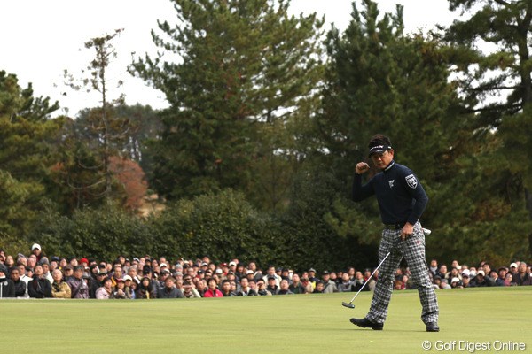 2012年 ゴルフ日本シリーズJTカップ 最終日 藤田寛之 9番では、最終18番でも見られなかったガッツポーズ