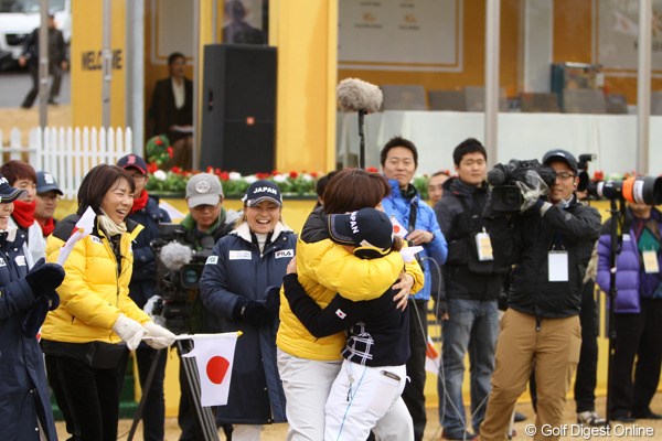 2012年 日韓女子プロゴルフ対抗戦 最終日 小林浩美会長 最終日、躍動する日本選手に大興奮の小林浩美会長