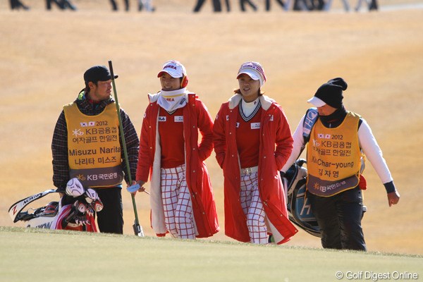 2012年 日韓女子プロゴルフ対抗戦 最終日 チェ・ナヨンとキム・ジャヨン 同組でラウンドした大会初日は多くのギャラリーを引き連れていた。