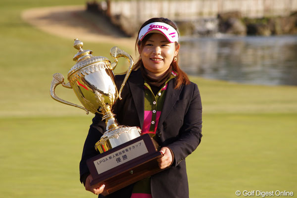 プロテストトップ通過の東浩子が新人戦を制す！（2012年）