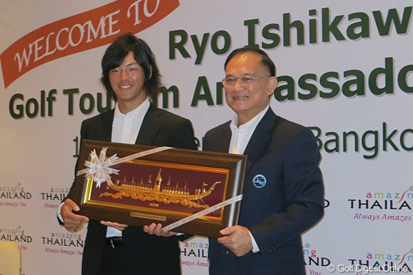 2012年 ホットニュース 石川遼「タイ・ゴルフ観光親善大使」再任 「タイ・ゴルフ観光親善大使」を3年間務めた石川遼が、さらに3年間大使を延長する