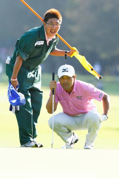 2012年 「週刊ゴルフダイジェスト」(2012年12月25日号）より 手島多一 「ラインが見えたとき、強気の“鬼タッチ”で打つ」と手嶋