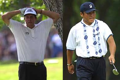 2001年 マスターカードコロニアル 最終日 左）本来のゴルフができず苦しんだP.ミケルソン 右）最後まで諦めずに戦った丸山茂樹