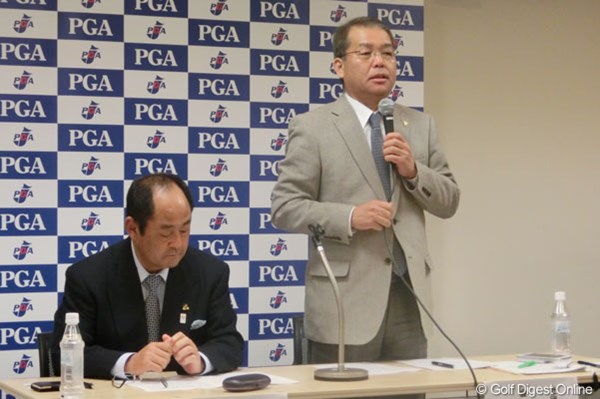 2013年 国内シニアツアー日程発表 PGA森静雄会長（右）、PGA前田新作競技管理委員長 2013年は4試合増の全12試合と、約4年ぶりの2桁開催となる。
