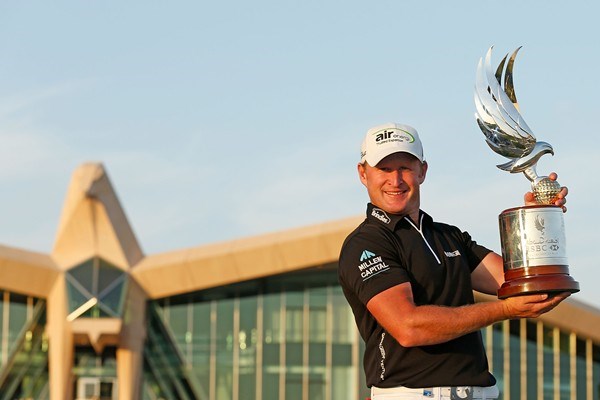 2013年 アブダビHSBCゴルフ選手権 最終日 ジェイミー・ドナルドソン 親友のR.ロックの意思を受け継ぎ、タイトルを手にしたJ.ドナルドソン（Getty Images）