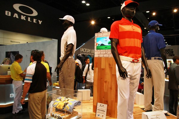2013年PGAマーチャンダイズショー フォトギャラリーレポート オークリー＝サングラスメーカーと思っていたら、今やシャツやシューズもあるアパレルの総合ブランドに成長。今年からババ・ワトソンとザック・ジョンソンが契約！