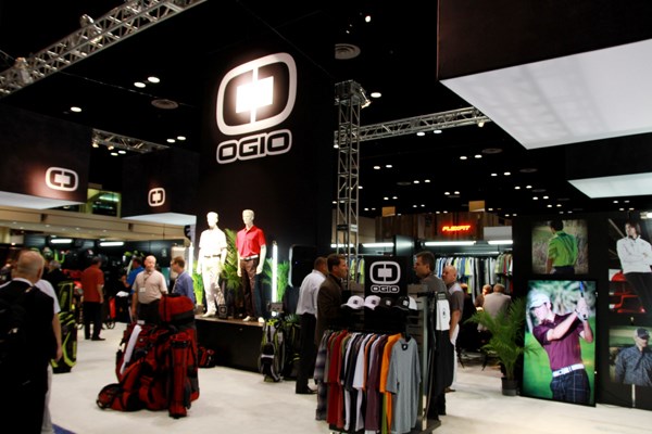 2013年PGAマーチャンダイズショー フォトギャラリーレポート オジオ＝地味だったゴルフバッグ用バッグのデザインを一新したモデルを発表。アパレルも充実してきた