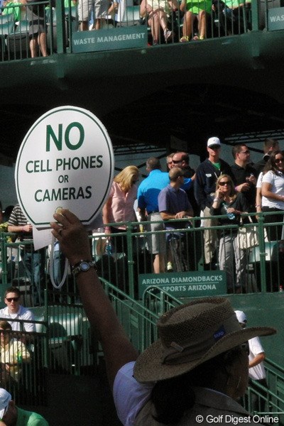 2013年 ウェイストマネジメント フェニックスオープン 3日目 携帯、カメラ、禁止 ここではあまり意味がない。