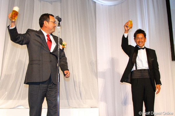 藤田寛之2012年度賞金王獲得祝賀会 タケ小山氏の「今年も一泡ふかせよう！」というかけ声で乾杯