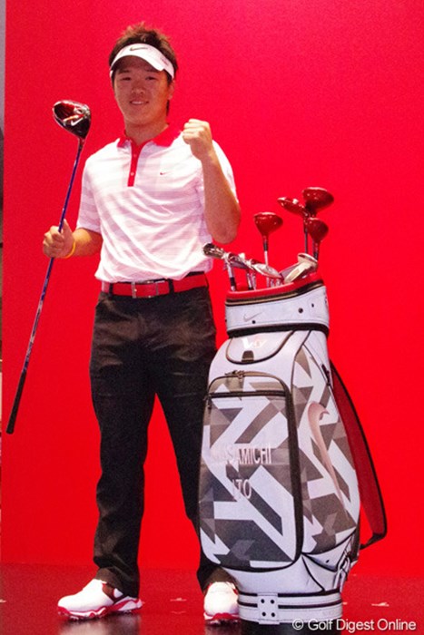 プロデビューを控えた今季、ナイキゴルフと契約した17歳の伊藤誠道。 2013年 ジャパンゴルフフェア 伊藤誠道