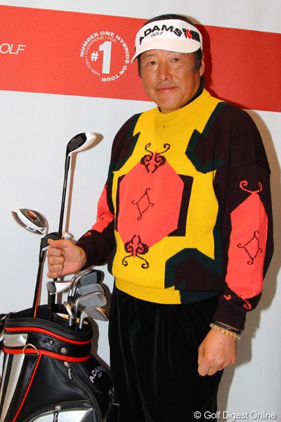 2013年 ジャパンゴルフフェア 尾崎将司 ニュークラブを手に今年もレギュラーツアーで優勝目指すよと笑顔。