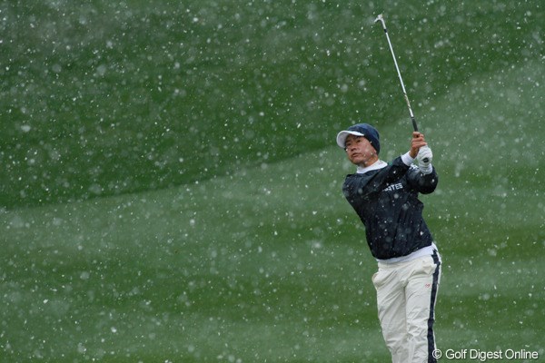 2013年 WGCアクセンチュアマッチプレー選手権 初日 藤田寛之 藤田6＝15番ホールで雨が雪に変わり、状況が一変した