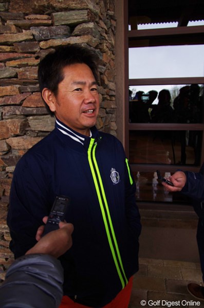 2013年 WGCアクセンチュアマッチプレー選手権 初日 藤田寛之 中断が決まりインタビューに答える。「手が一瞬にして感覚がなくなりました」
