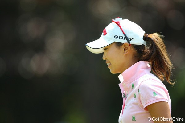 クリスタルガイザーレディスゴルフトーナメント1日目 久々の日本人キャディとのタッグで、「自分らしさ」を思い出した上田桃子