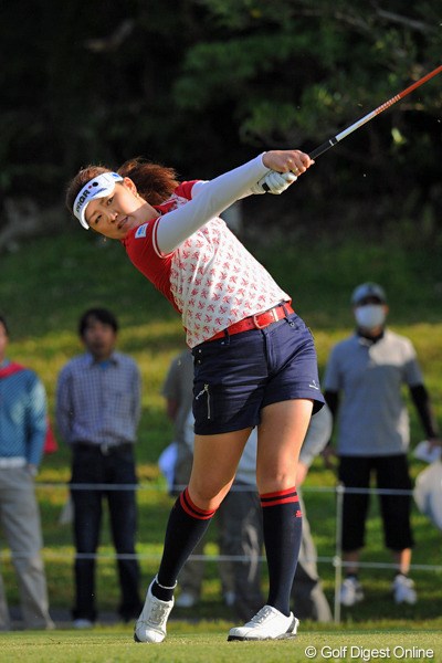2013年 ダイキンオーキッドレディスゴルフトーナメント 2日目 岡村咲 可愛いからUPするんやおまへんで～！本日3アンダーで22位タイまで浮上したからUPしましたんやで～！