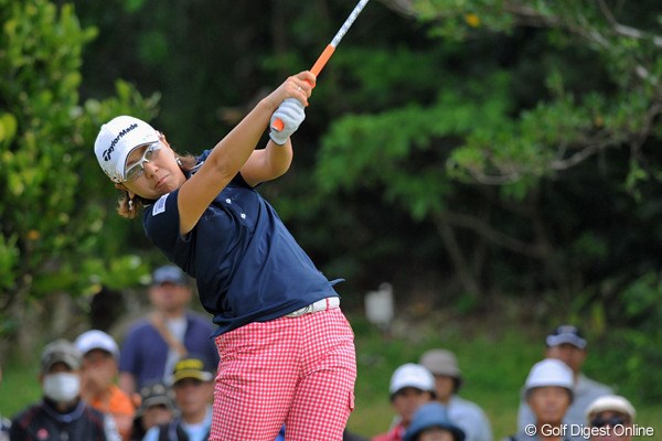 2013年 ダイキンオーキッドレディスゴルフトーナメント 最終日 宮里美香 やっぱり沖縄最強の女は「世界のミカドン」でありました。4アンダーと伸ばして12位タイのフィニッシュです。