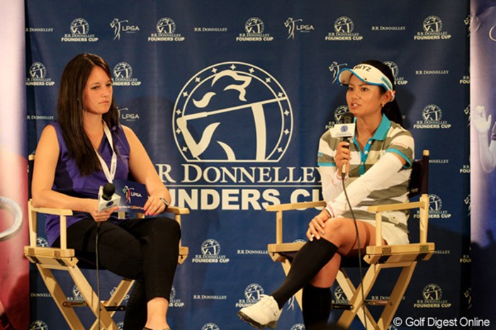 メディアセンターでの記者会見も常連になりつつある。もちろん受け答えは英語だ。 2013年 RRドネリー LPGA ファウンダーズカップ 2日目 宮里藍
