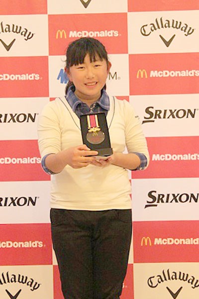 世界ジュニア日本代表選抜大会、関西・東海予選  トップ通過でメダルを手に笑顔の山辺