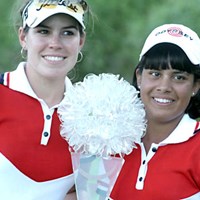 初出場で初優勝を果たしたパラグアイのJ.グラナダ（右）とC.トローチェ ワールドカップ女子ゴルフ最終日