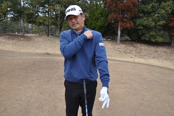 腕をほどよくリラックスできる握り方