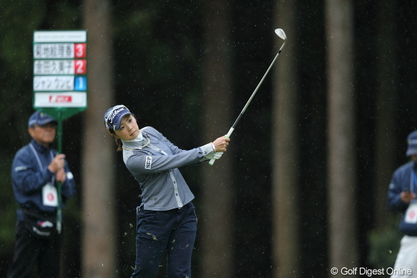 菊地、馬場が首位！地元の横峯は10位タイスタート