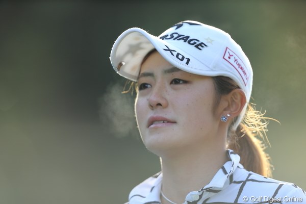 2013年 Tポイントレディスゴルフトーナメント 初日 渡邉彩香 トップスタート時はまだ息が白かった。
