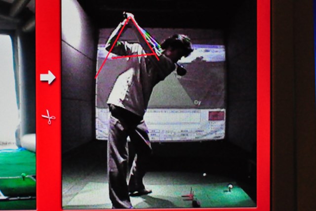 トップの形がスライス軌道を生んでいます トップが原因のスライス軌道を大改善 サイエンスフィット Gdo ゴルフレッスン 練習