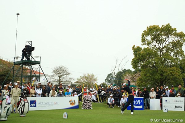 2013年 アクサレディスゴルフトーナメント in MIYAZAKI 最終日 第1組 8:15予定通りに第1組がスタート。でも、ろくに練習もできなかったんじゃないかなぁ。