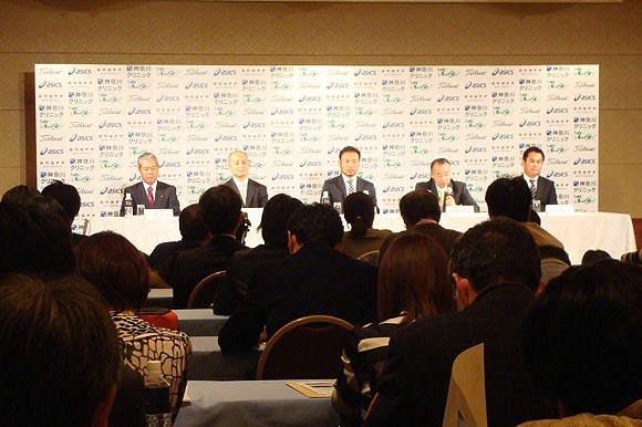 2009年 片山晋呉、新規契約発表会