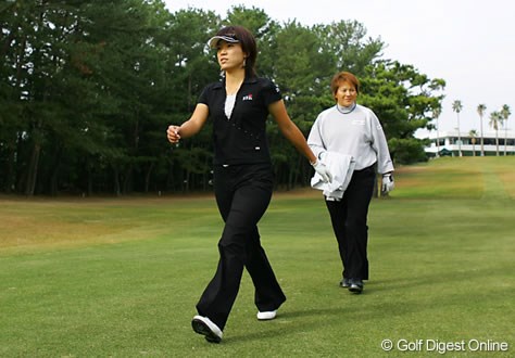 2006年 LPGAツアーチャンピオンシップリコーカップ 事前情報 大山志保 魏ユンジェと練習ラウンドをスタートした大山志保