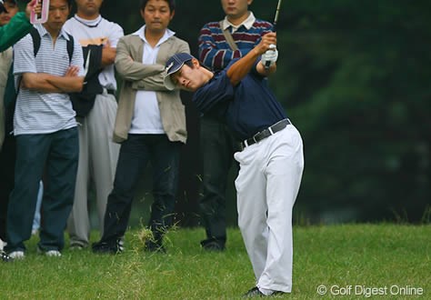 2006年 日本オープンゴルフ選手権競技 2日目 金庚泰 ティショットが曲がり気味だったがセカンドショットやアプローチでカバーした金庚泰。5アンダー2位タイに浮上した