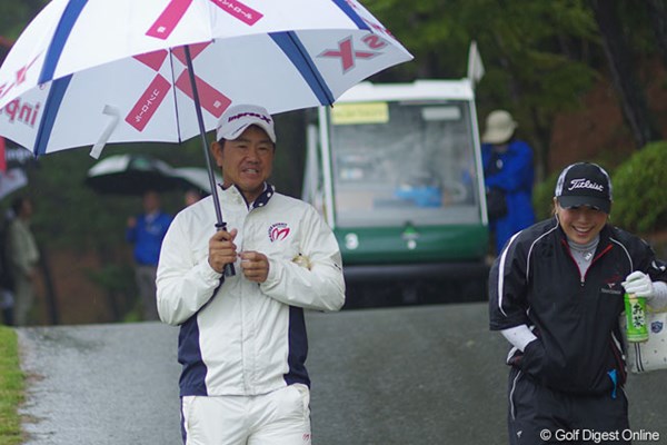 雨の中、プロアマ戦を行った藤田寛之。怪我は万全ではないが、医師のゴーサインは出た