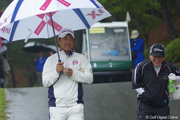 2013年 つるやオープンゴルフトーナメント 事前情報 藤田寛之 雨の中、プロアマ戦を行った藤田寛之。怪我は万全ではないが、医師のゴーサインは出た