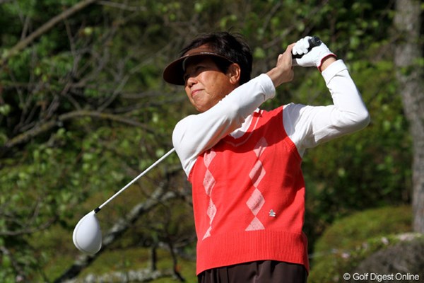 2013年 つるやオープンゴルフトーナメント 初日 樋口久子 女子トーナメントの会場で、同世代の樋口久子もジャンボ尾崎の快挙にコメントを寄せた