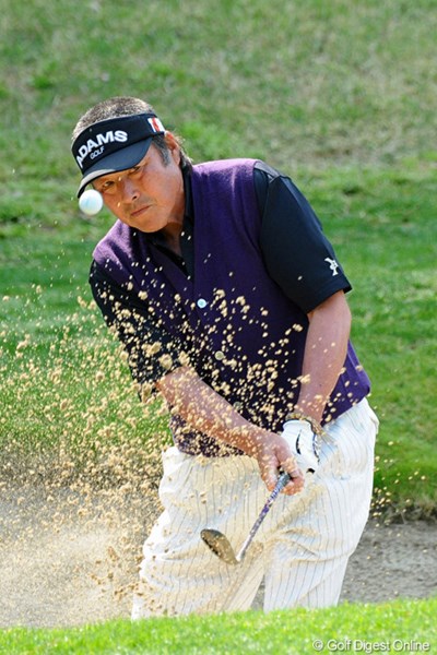 2013年 つるやオープンゴルフトーナメント 2日目 尾崎将司 朝から多くのギャラリーを引き連れた尾崎将司。決勝ラウンドはどんなプレーを見せてくれるか？