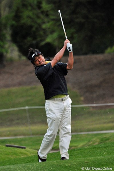 2013年 つるやオープンゴルフトーナメント 2日目 横田真一 松山、藤本という人気選手とのラウンドながら、トータル5アンダーの暫定15位タイと、ホストの役目を十分果たしておりました。